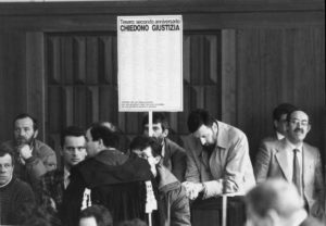 I nomi delle vittime furono presenti in aula durante l'intero dibattimento.