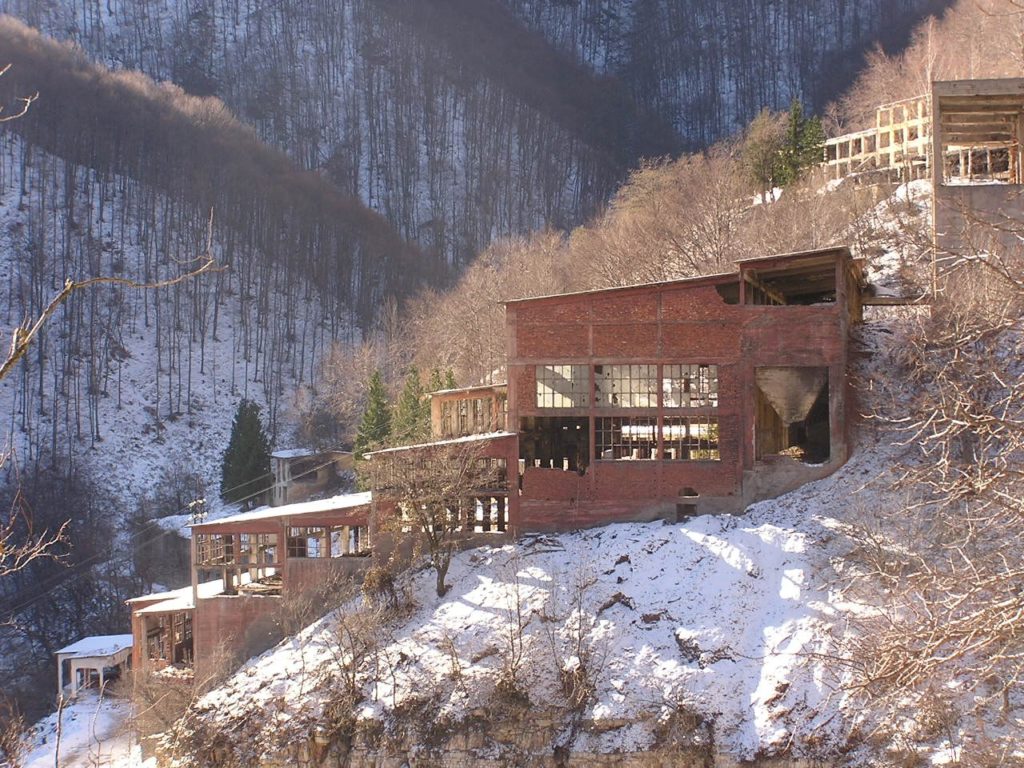 Die Stollen verlaufen auf verschiedenen Höhen im Gebirge oberhalb von Sgorigrad.