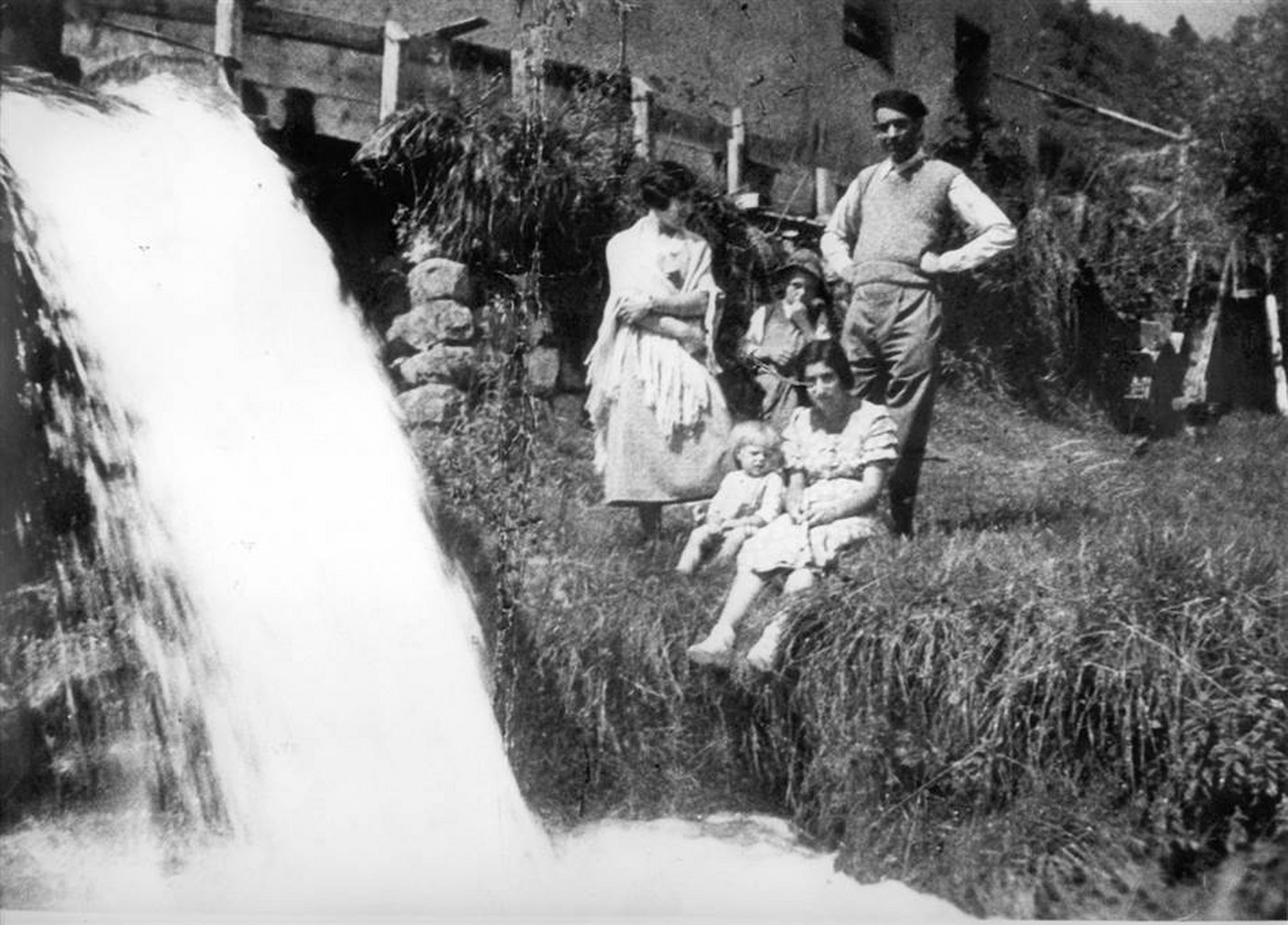 Casa Mich «Vèsü»: canale del mulino «dei Cüchi» e ruota del trinciaforaggi del «Vèsü» (anno 1933)